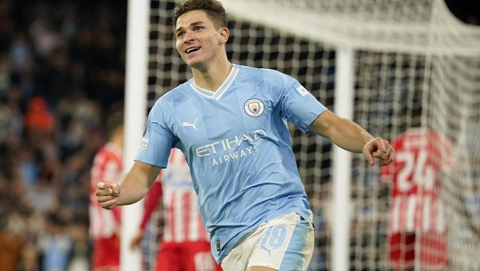 Masa depan Julian Alvarez di Manchester City jadi spekulasi (Foto: AP/Dave Thompson)