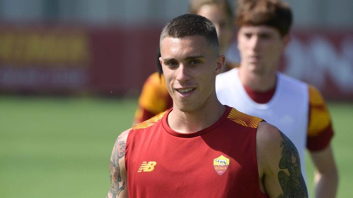 Riccardo Calafiori saat masih memperkuat AS Roma (AS Roma via Getty Images/Luciano Rossi)